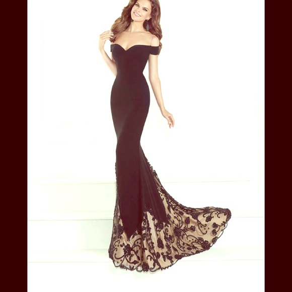 🥂Tarik Ediz black beaded gown🥂 - Picture 2 of 8